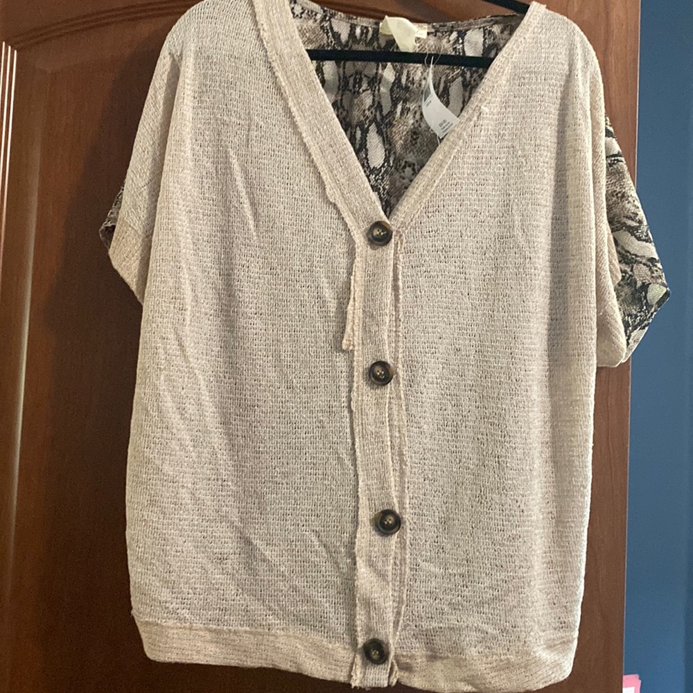 Blu-Pepper button up top
